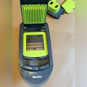 Mueller Austrian Pro Series 10-in-1, 8 blade vegetable chopper - Lightly Used